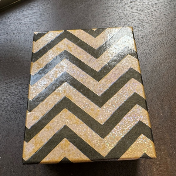 Black faceted glass teardrop shaped beaded necklace and earring set - Picture 13 of 13